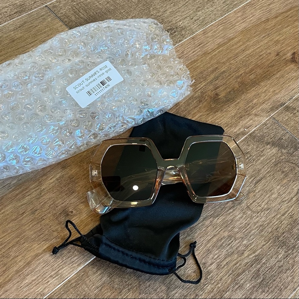 Carly Jean Los Angeles scout sunnies new